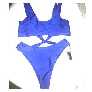 Beautiful blue bikini!!